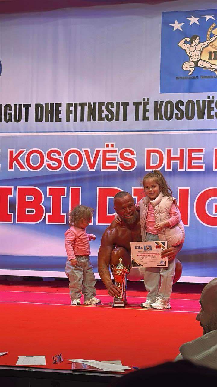 Pejani që po sfidon kufijtë: Egzon Shkololli fiton dy kupa