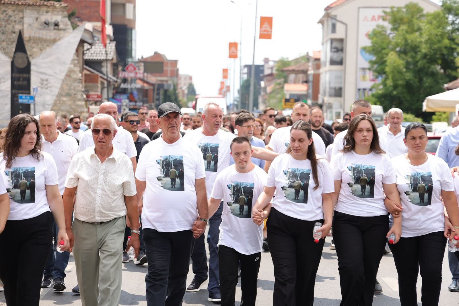 “Hapave të Azemit” – kur qyteti zëvendëson zemrën e një babai