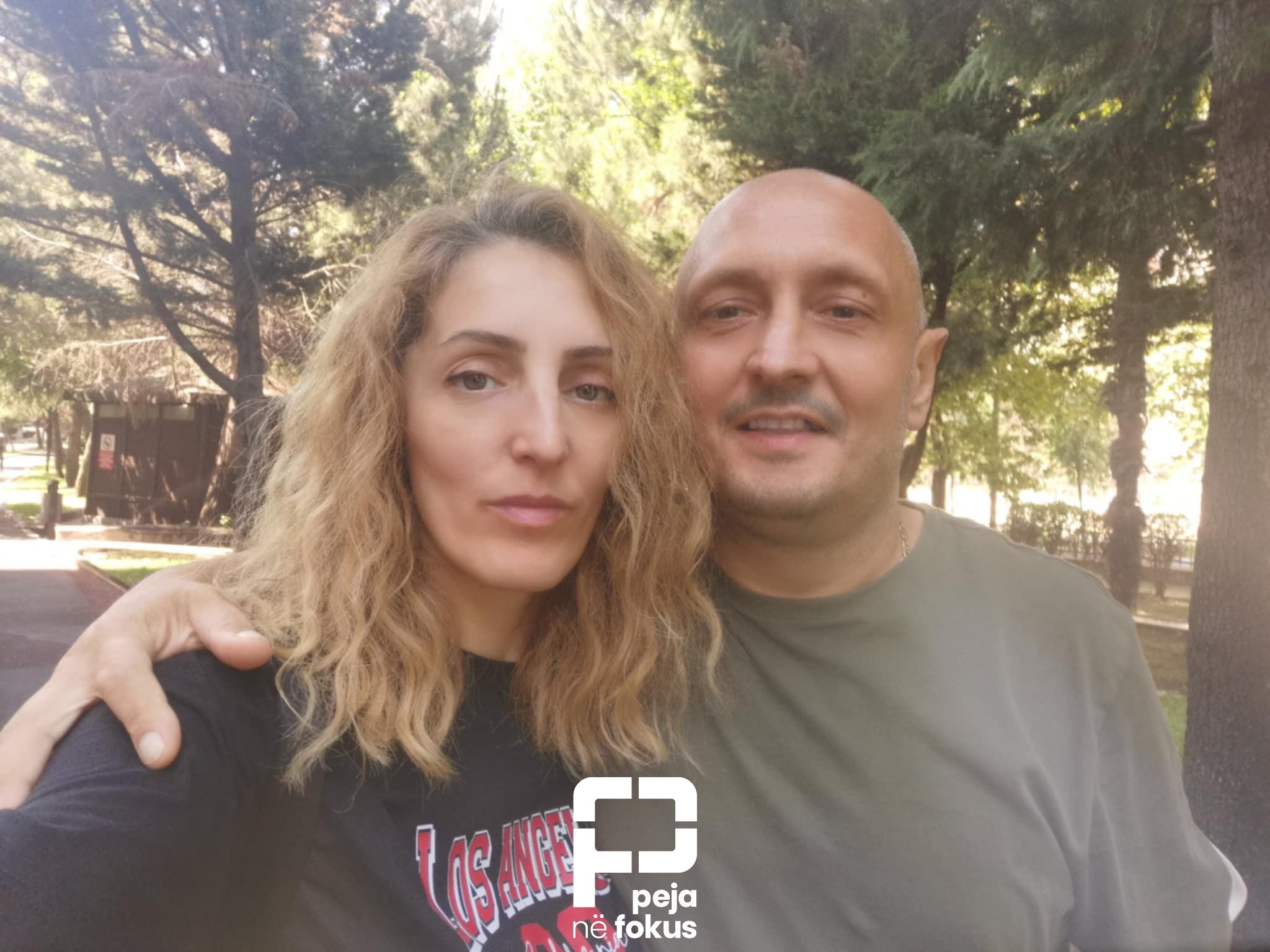 Pejanja që ia dha veshkën burrit të saj — një shembull i jashtëzakonshëm sakrifice dhe dashurie